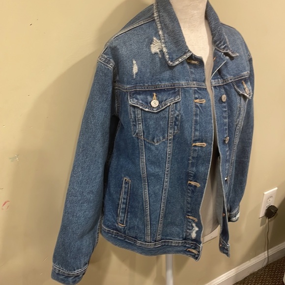 Old Navy Boyfriend Trucker Jean Jacket - Picture 3 of 14